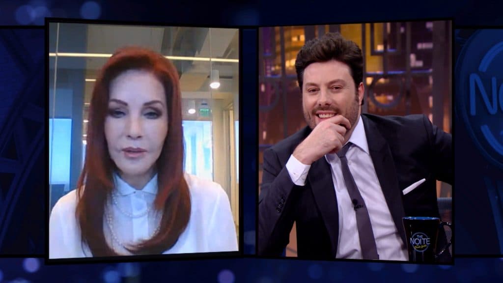 Priscilla Presley fala sobre filho brasileiro, filme "Elvis" e detalhes da vida com o cantor no The Noite