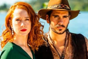 Irma (Camila Morgado) nunca teve sorte em relacionamentos amorosos e quando encontra Trindade (Gabriel Sater) o amor explode em Pantanal (Foto: Reprodução / Globo) Irma (Camila Morgado) nunca teve sorte em relacionamentos amorosos e quando encontra Trindade (Gabriel Sater) o amor explode em Pantanal (Foto: Reprodução / Globo)