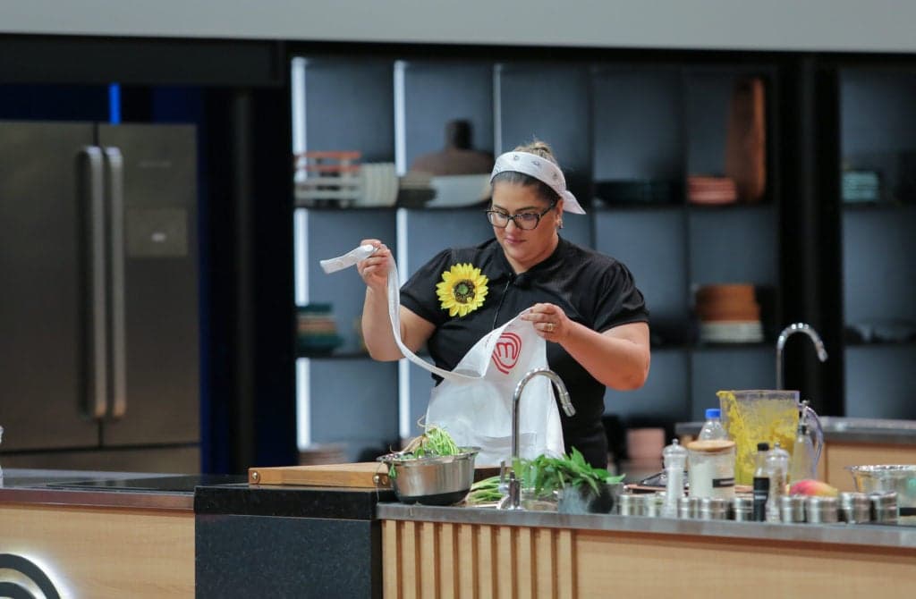 Edleide é eliminada do “MasterChef Brasil” após servir bunny chow com massa crua