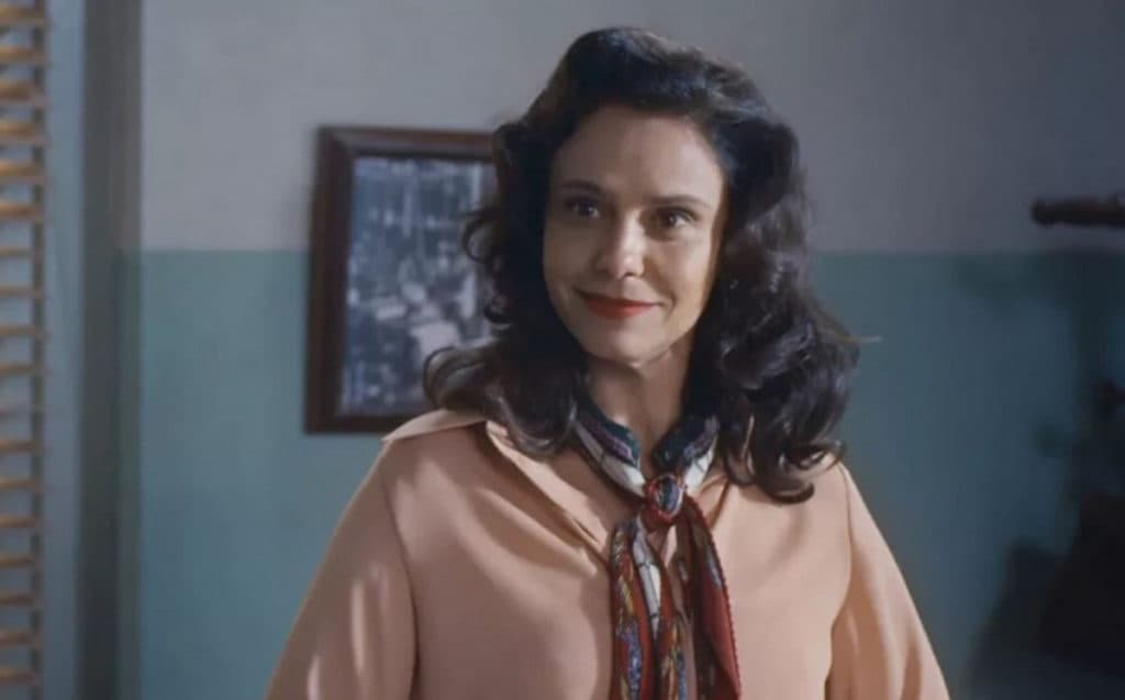 Pega com a boca na botija, Violeta é 'salva' por novo aliado para continuar chifrando Matias: "Só santos não erram"