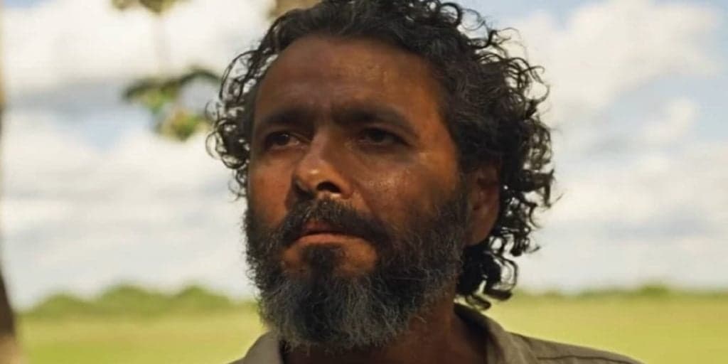 José Leôncio desaba, ao pegar Juma e José Lucas em momento intimido na tapera em "Pantanal"
