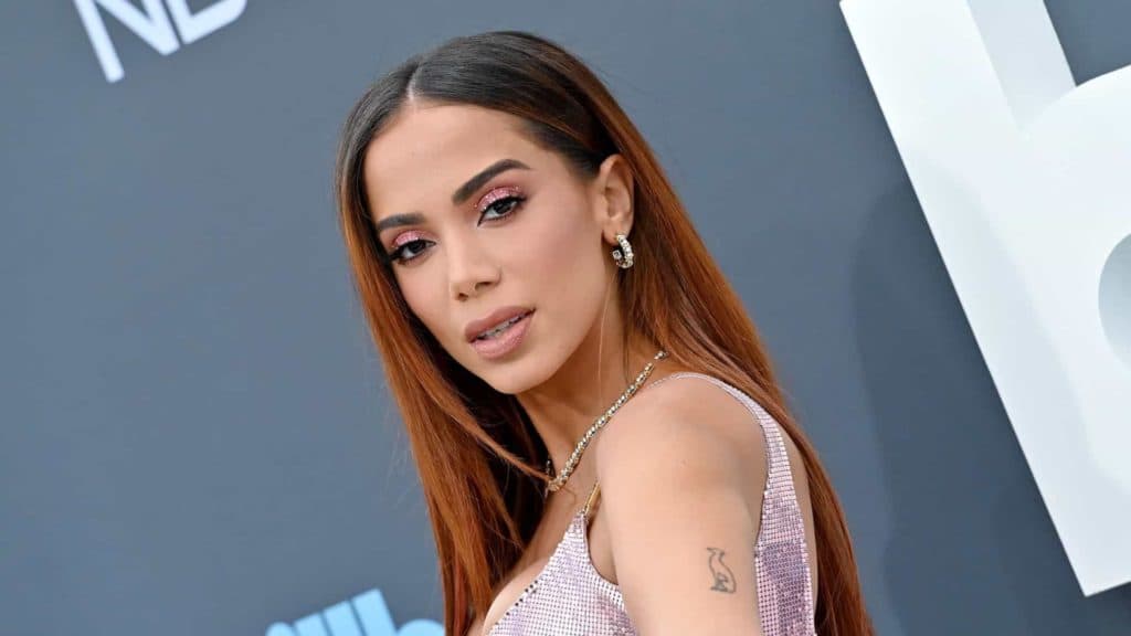 Anitta faz vídeo expondo exame nas partes íntimas e sem pudor detona: "Com meu c*"