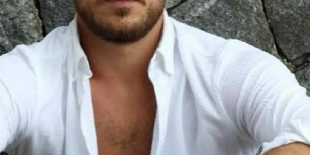 Ator da Globo se assume gay após anos e fala abertamente sobre o assunto: “Conheci corpos gays”