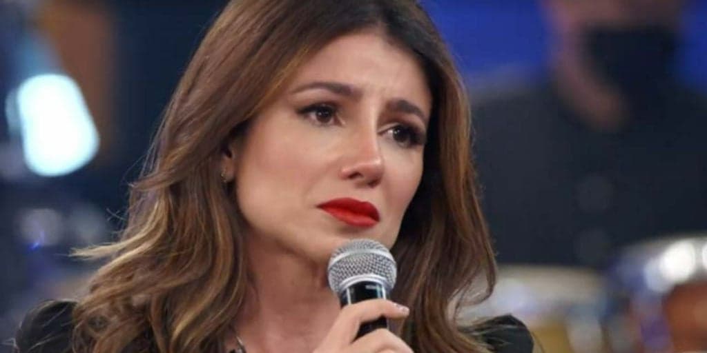 "Basta!", Paula Fernandes grava vídeo com ódio, detona famoso e nega exigência em camarim: "É revoltante"