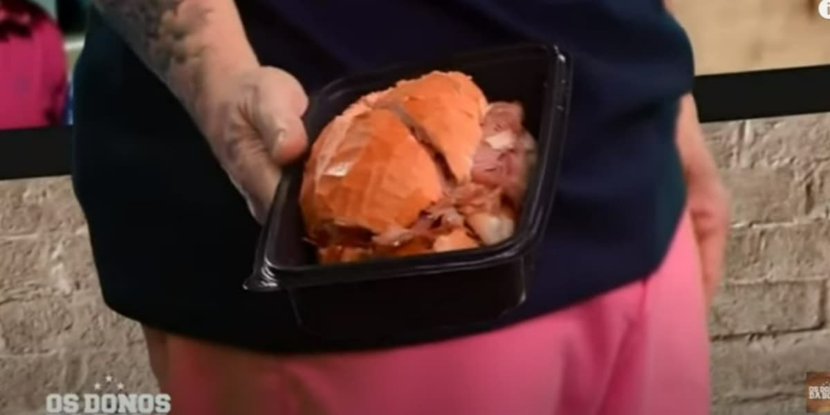 Lanche de mortadela que Neto mandou para Adriana Araújo (Foto: Reprodução/Band)