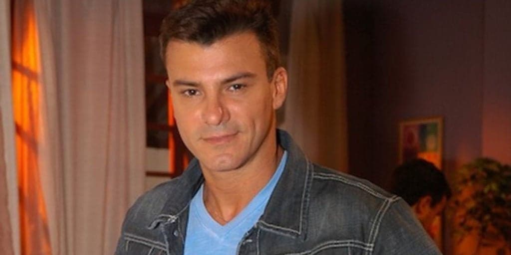 Lembra dele? Leonardo Vieira, galã da Globo, foi tirado do armário, deixou o país e hoje vive com um rapaz