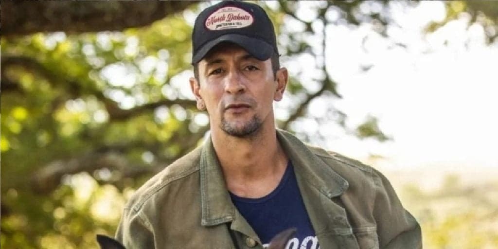 Irandhir Santos, galã de Pantanal, é gay e casado com homem gato, que com certeza vai deixar você surpreso; veja foto