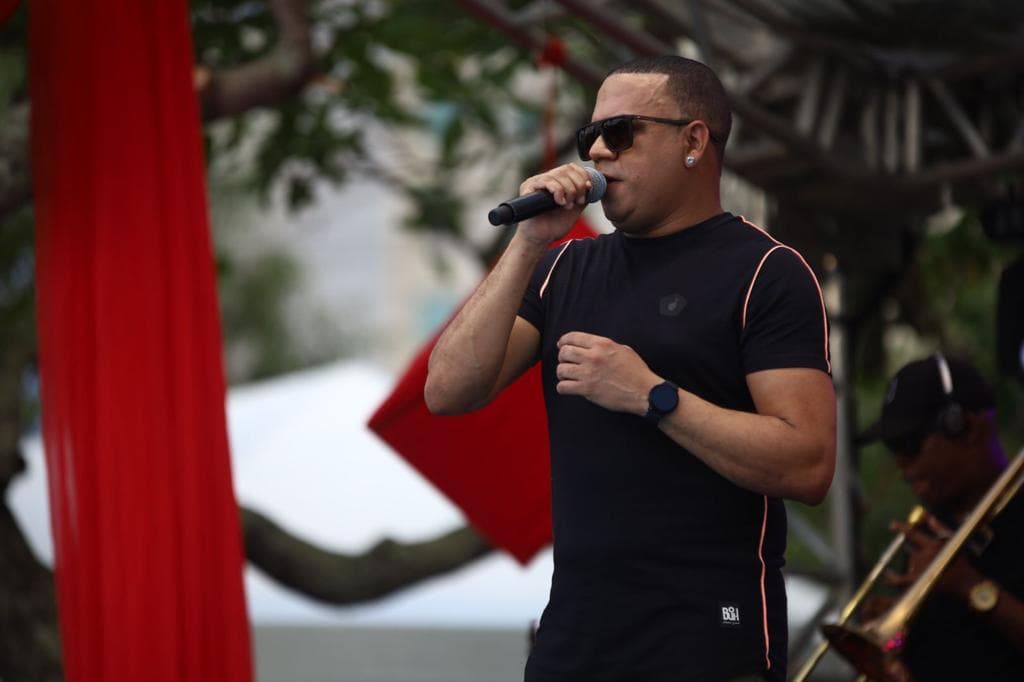 Fabinho Paixão, vocalista do Grupo Nossa paixão, relembra parceria que marcou seu primeiro álbum