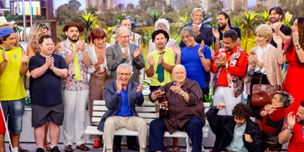 Integrante da Praça entra em estado de apuros ao ter que dar notícia no SBT: “Não sabia como contar para o Carlos Alberto”