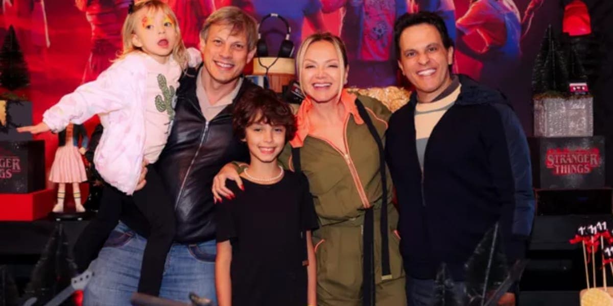 Eliana aparece ao lado de Adriano Ricco e João Marcello Bôscoli no aniversário de seu filho (Foto: Instagram)