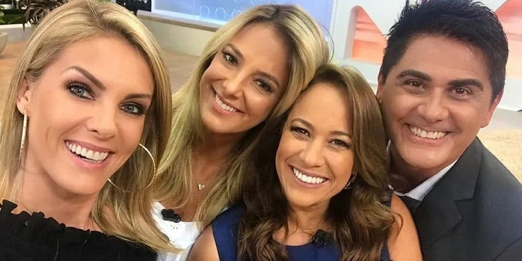 Ana Hickmann convoca todo elenco do Hoje em Dia em mansão, faz anúncio e Ticiane confirma: “São 17 anos”