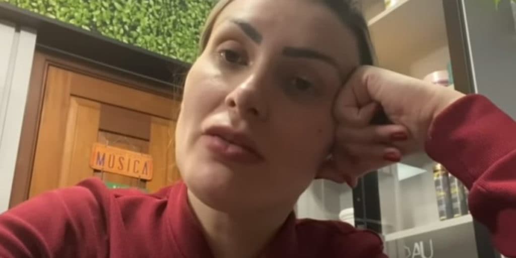 “Não tenho contato com ele'', Andressa Urach vai às lágrimas e expõe sofrimento: "Machuca muito''