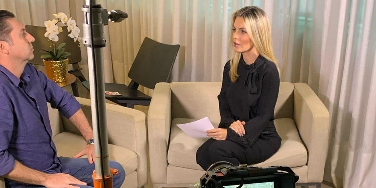 Apresentadora Mariana Ribeiro