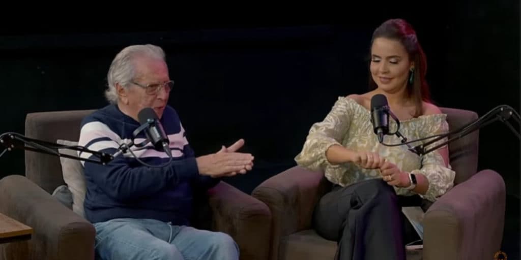 Esposa de Carlos Alberto revela o que faz dentro de avião e dá motivo: "É por isso"