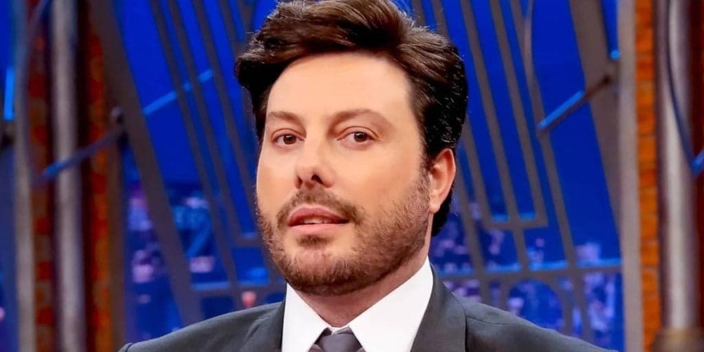 SBT arranca programa de Danilo Gentili do ar, Silvio Santos dá ordem às pressas e ‘substituto’ é anunciado ao público