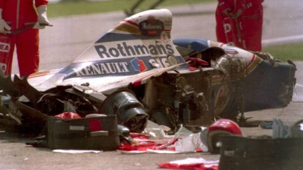 Carro do Ayrton Senna após o acidente que ocorreu em 1994 (Foto Reprodução/Acervo Blog)