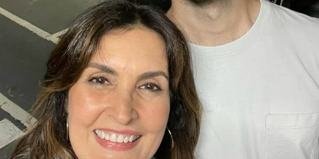 Fátima Bernardes divulga foto rara do filho e deixa Brasil chocado com beleza do rapaz