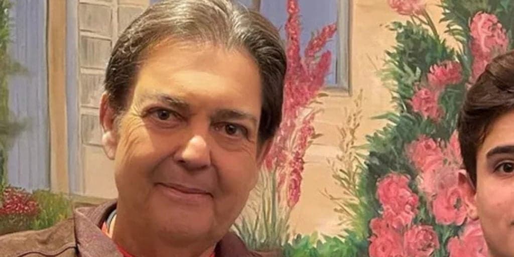 Faustão surge em foto rara ao lado de filho caçula de 14 que é exatamente igual a ele: “A cópia”