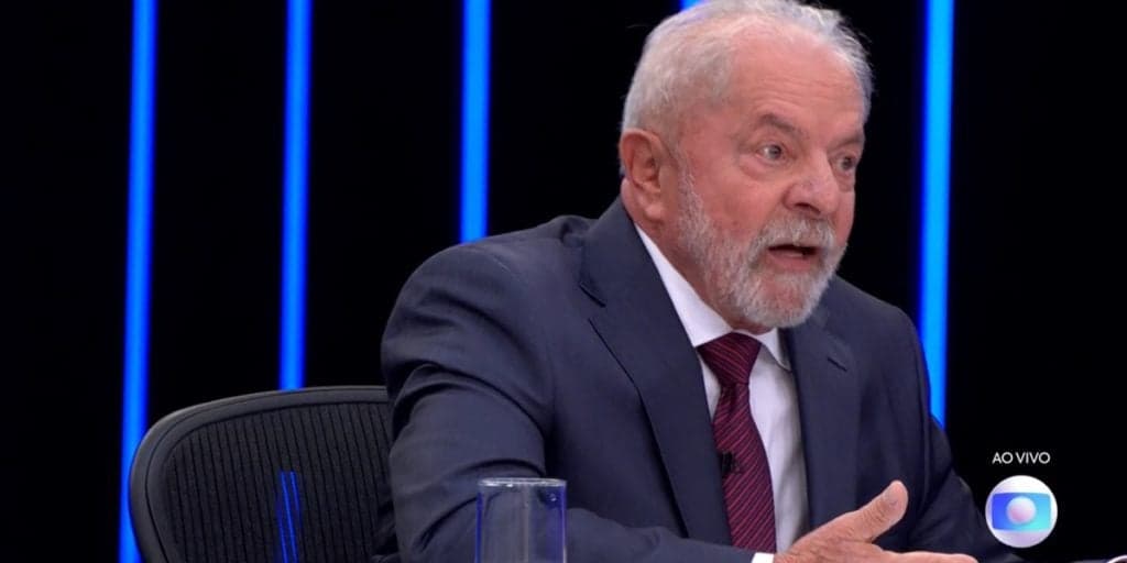 “O Bolsonaro parece um bobo da corte”, diz Lula ao vivo no JN, mas câmera esconde reação de Bonner e Renata