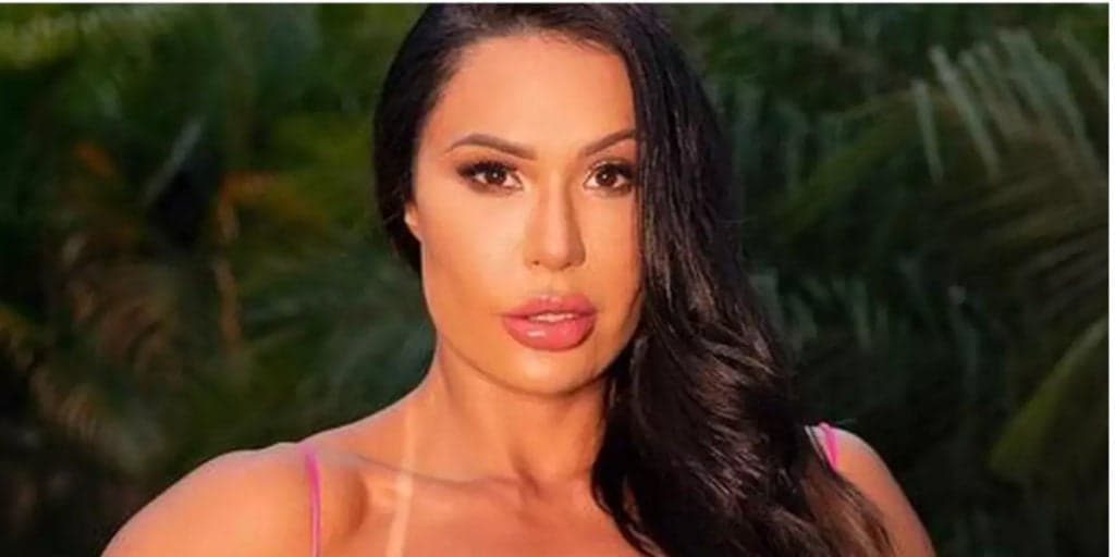 Gracyanne Barbosa passa dos limites e mostra um nível de flexibilidade que vai além do normal