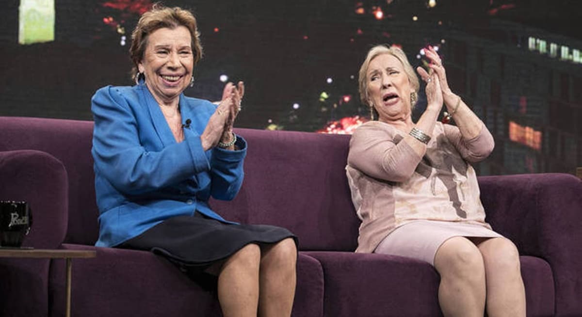 Renata Vasconcellos fala sobre as Galvão, da esquerda para a direita: Marilene e Mary Galvão