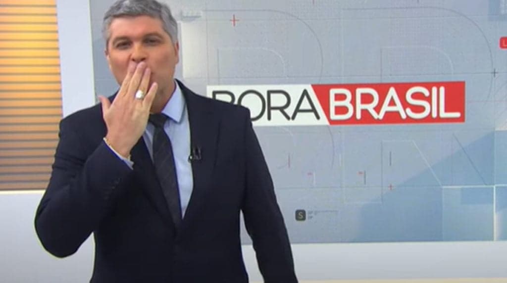 "Felizmente", confirma Joel Datena ao vivo na Band sobre ganho de milhões na Mega-Sena: "Minha gente"