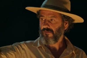 Durante uma roda de viola, José Leôncio (Marcos Palmeira) causou espanto no público de Pantanal e negar ouvir a sua música predileta (Foto: Reprodução / Globo) Durante uma roda de viola, José Leôncio (Marcos Palmeira) causou espanto no público de Pantanal e negar ouvir a sua música predileta (Foto: Reprodução / Globo)
