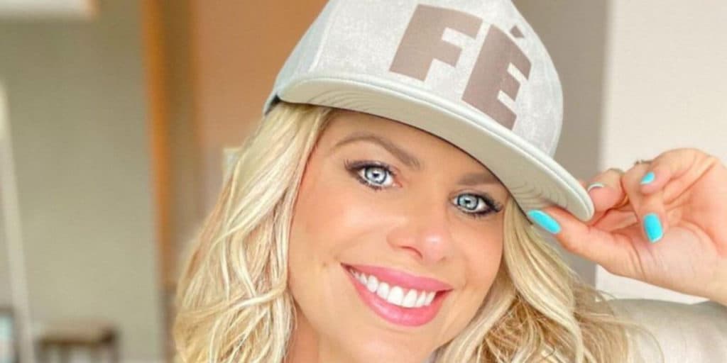 Karina Bacchi recebe Luciano Camargo em seu programa