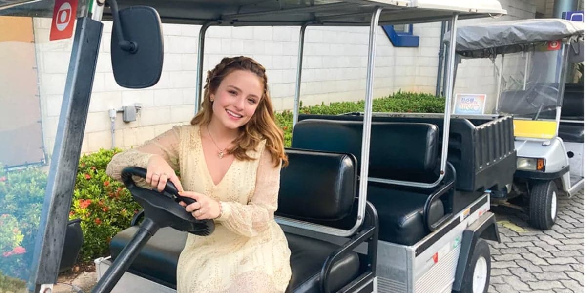 Larissa Manoela após fim das gravações em "Além da Ilusão" Larissa Manoela após fim das gravações em "Além da Ilusão"