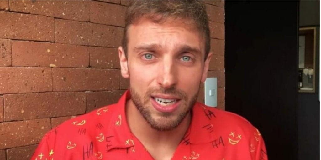 Após demissão do SBT, Léo Lins expõe escândalo de crianças com hidrocefalia e volta a fazer piadas: "Lixo"