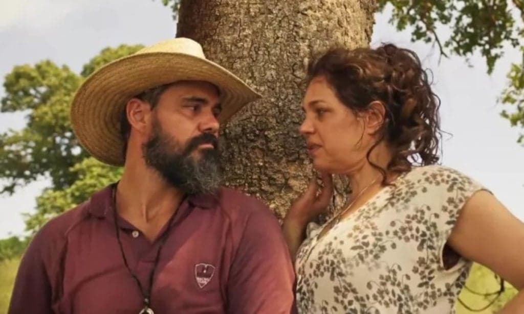 Pantanal - Prestes a ser morta, Maria Bruaca abrirá mão de bem precioso para viver romance intenso com Alcides