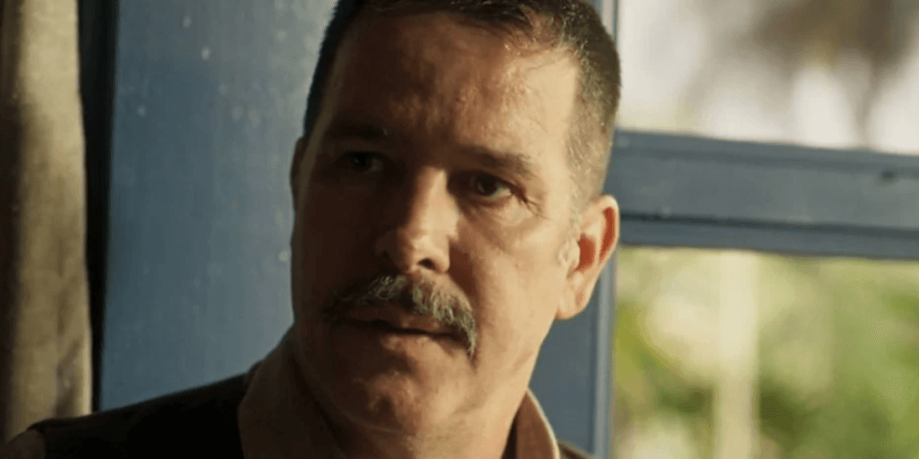 Tenório vê o que não gostaria, se irrita e acerta bofetada no filho em "Pantanal": "Vagabundos"