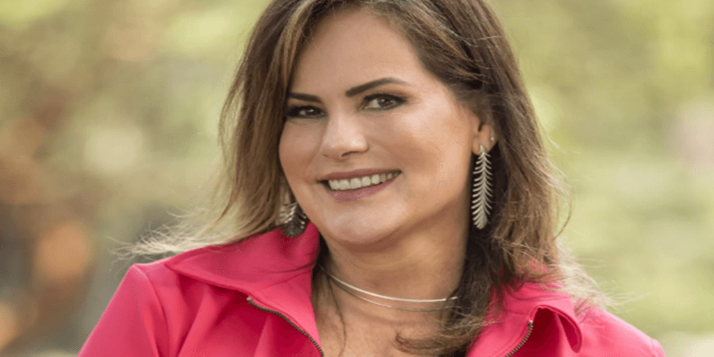 Após ser perseguida por leão, Renata Ceribelli não escapa e notícia é divulgada em jornal: "Mais saudade"