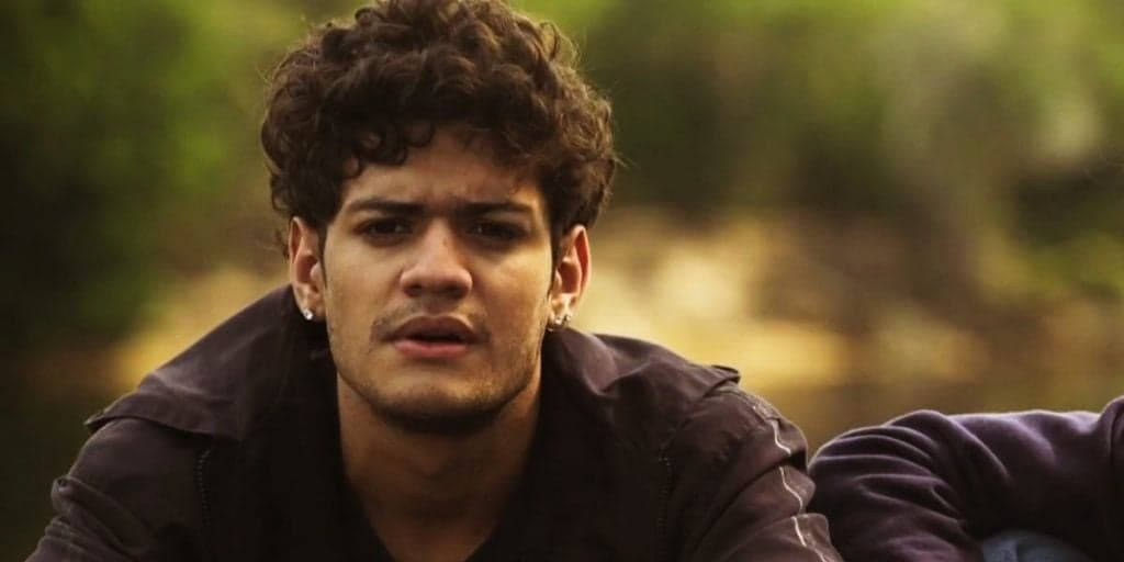 Pantanal - Rejeitado, Renato mostra sangue ruim, deprava Zefa e cede a sede de matança