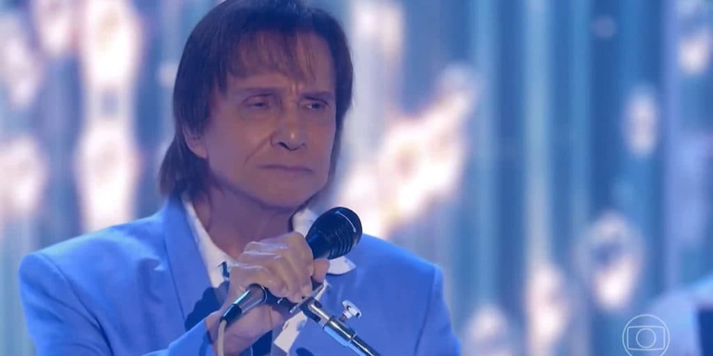 Globo tentou esconder do público o que Roberto Carlos teria feito com cantor, mas escritor entregou tudo