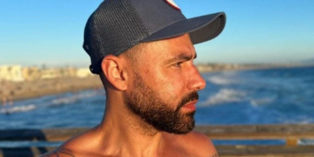 Rodrigo Sant'anna surge com marido bonitão e faz declaração apaixonada: "Bora ser feliz"
