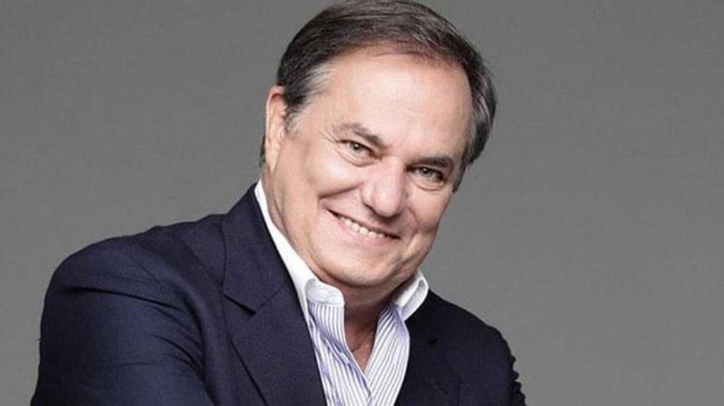 Três anos após deixar a Gazeta, Ronnie Von decide voltar, fecha contrato com a RedeTV! e ganha programa
