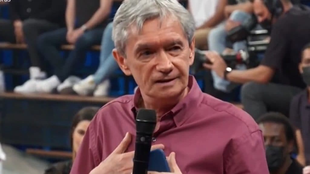 Serginho Groisman leva vida discreta, tem flagra de mãos dadas exposto e assume relação de anos: "Feliz"