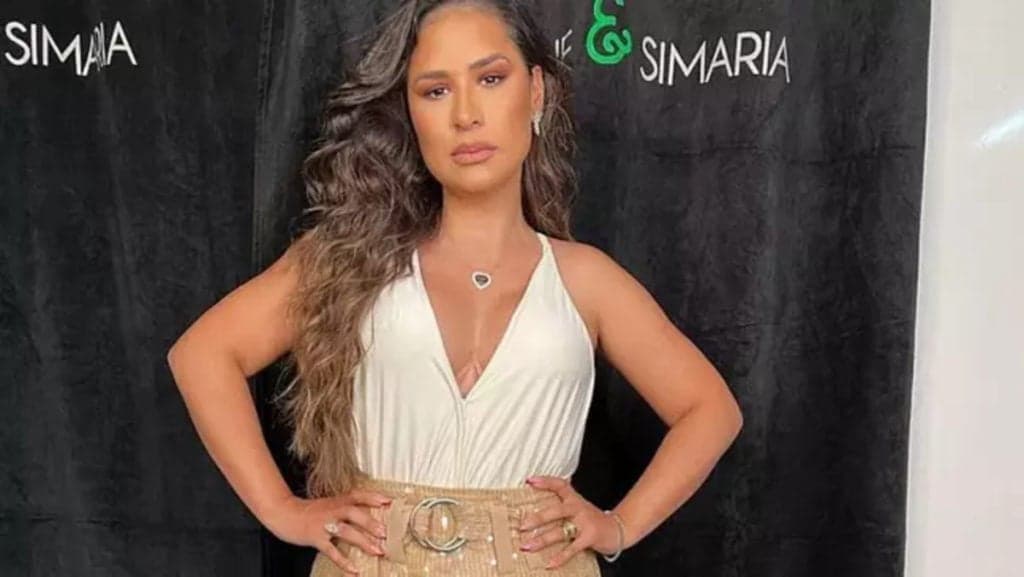 Simone, após fim com Simaria, arma retorno triunfal aos palcos, mas faz triste desabafo: "Tenho uma hora e meia de sono"