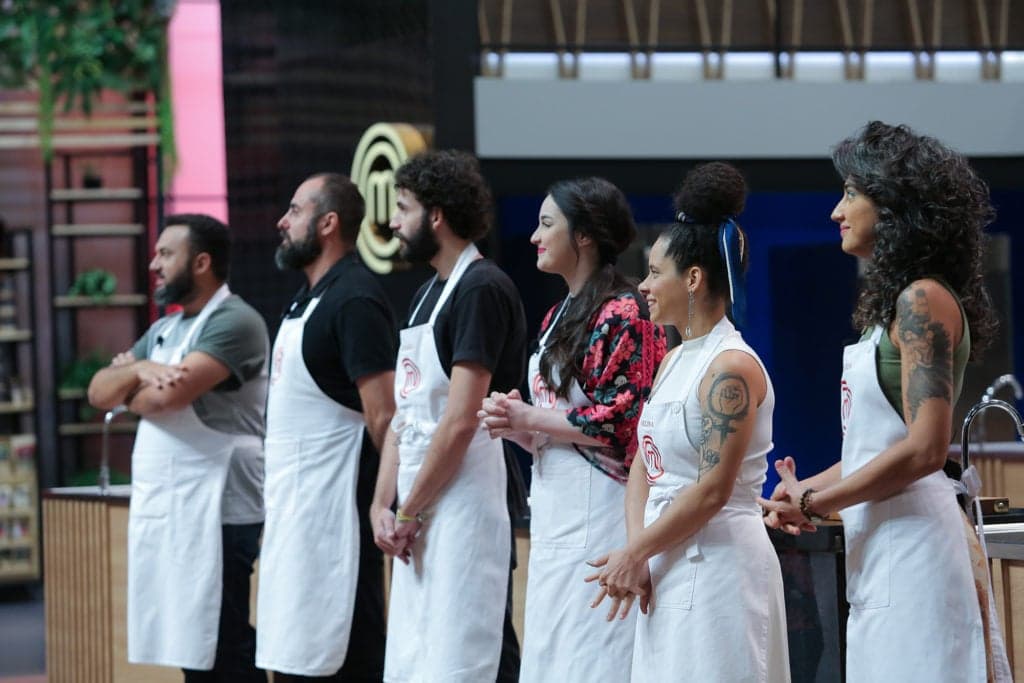 Duelos com ingredientes escolhidos pelos jurados definem Top 5 do “MasterChef Brasil” na próxima terça