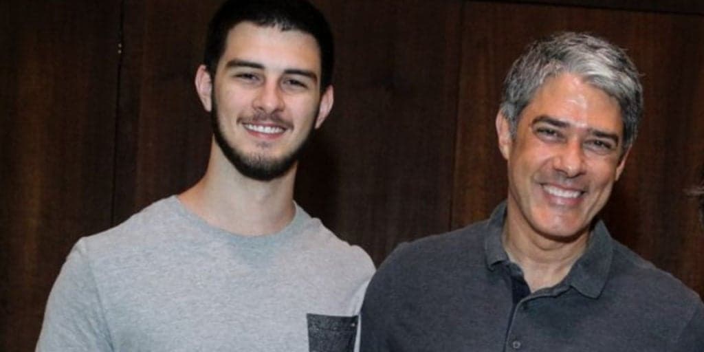 A relação discreta e a vida fora do Brasil que o filho de Bonner leva, após virar um homão lindo