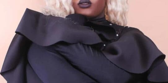 Famosa Drag Queen morre aos 25 anos, após desmaiar durante performance em cima da palco