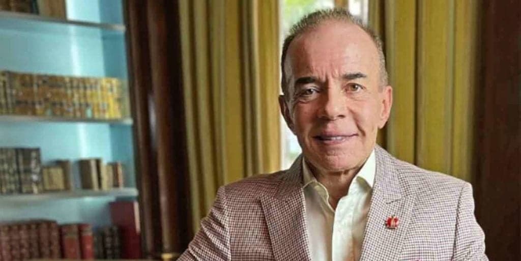 Após 7 meses de internação e 10 cirurgias, Chiquinho Scarpa é transferido de hospital de ambulância