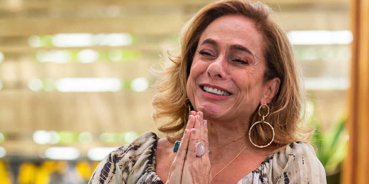 Cissa Guimarães recebe recado de Rafael (Foto: Reprodução)