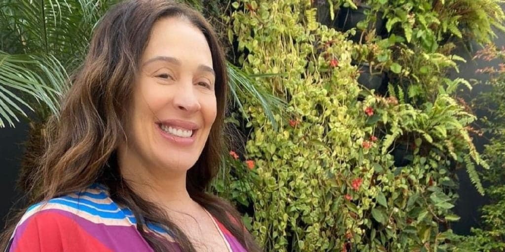 Claudia Raia faz vídeo e diverte fãs nas redes sociais