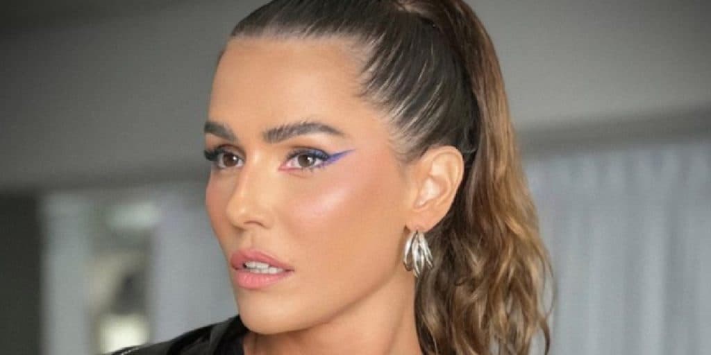 “De biquíni fio dental”, Deborah Secco surge em vídeo sensual e prova que é uma das mulheres mais bonitas