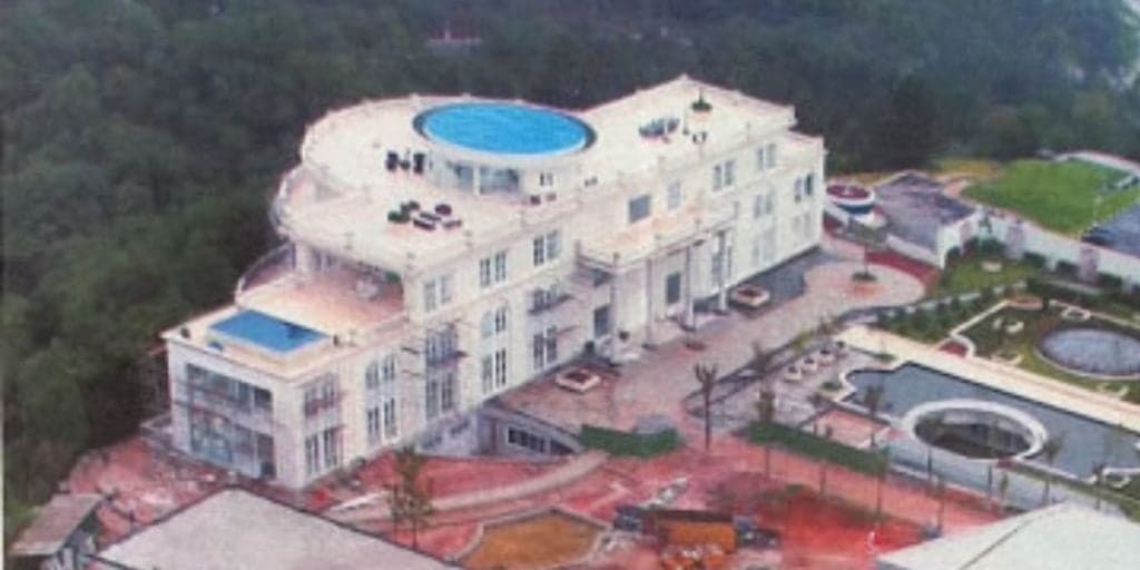 SPA, cinema e 14 banheiros:  Milionária, apresentadora de TV é dona da maior mansão do Brasil