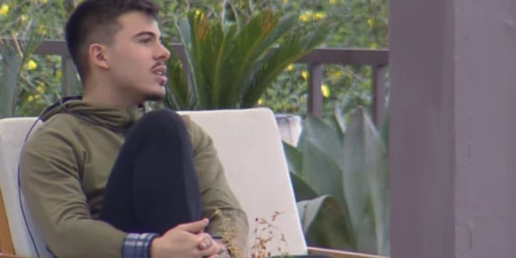 A Fazenda - Thomaz Costa dá testemunho que fez milagre ao jovem de muletas: "Usado por Deus"