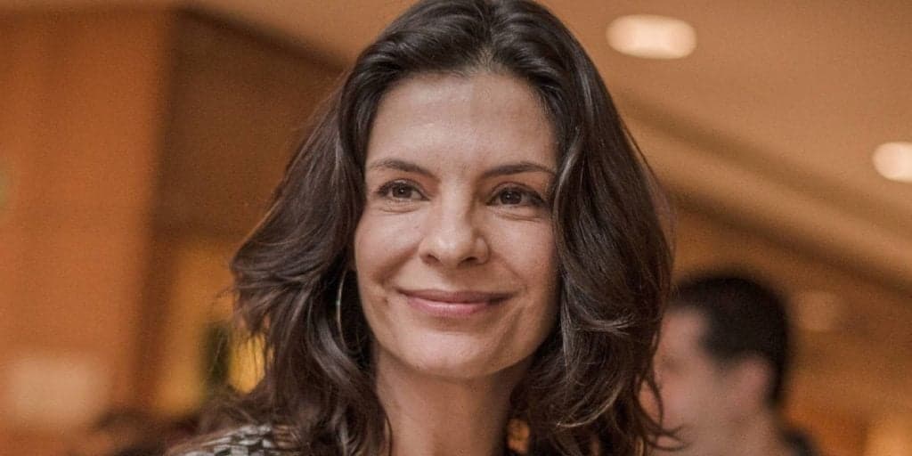 Filho de Helena Ranaldi cresceu, ostenta beleza e para muitos é o rapaz mais bonito do Brasil