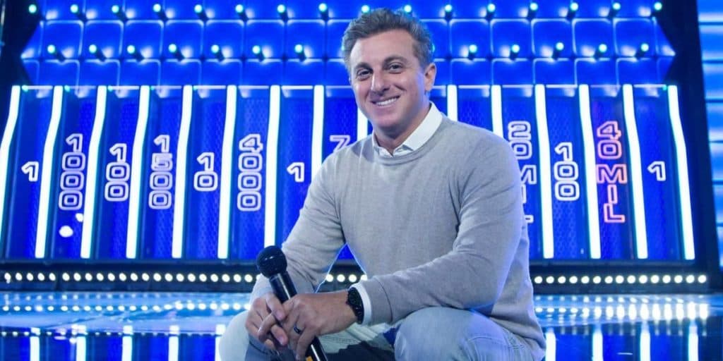Luciano Huck ignora Lula e Bolsonaro, abre a carteira e doa dinheiro para ajudar outros candidatos em campanhas